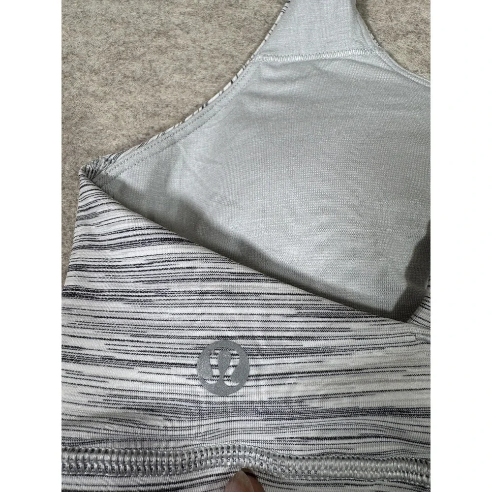 Lululemon Sports Bra Womens 10 Gray Stripe Strappy Crossback Yoga Gym Running